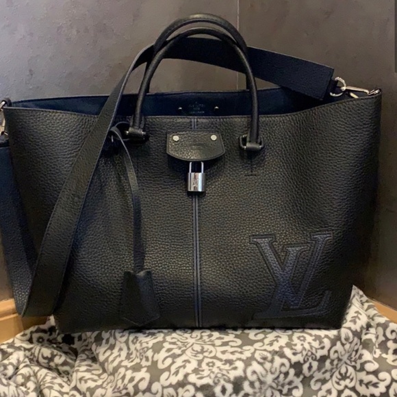 Louis Vuitton Handbags - Louis Vuitton Pernelle Noir
